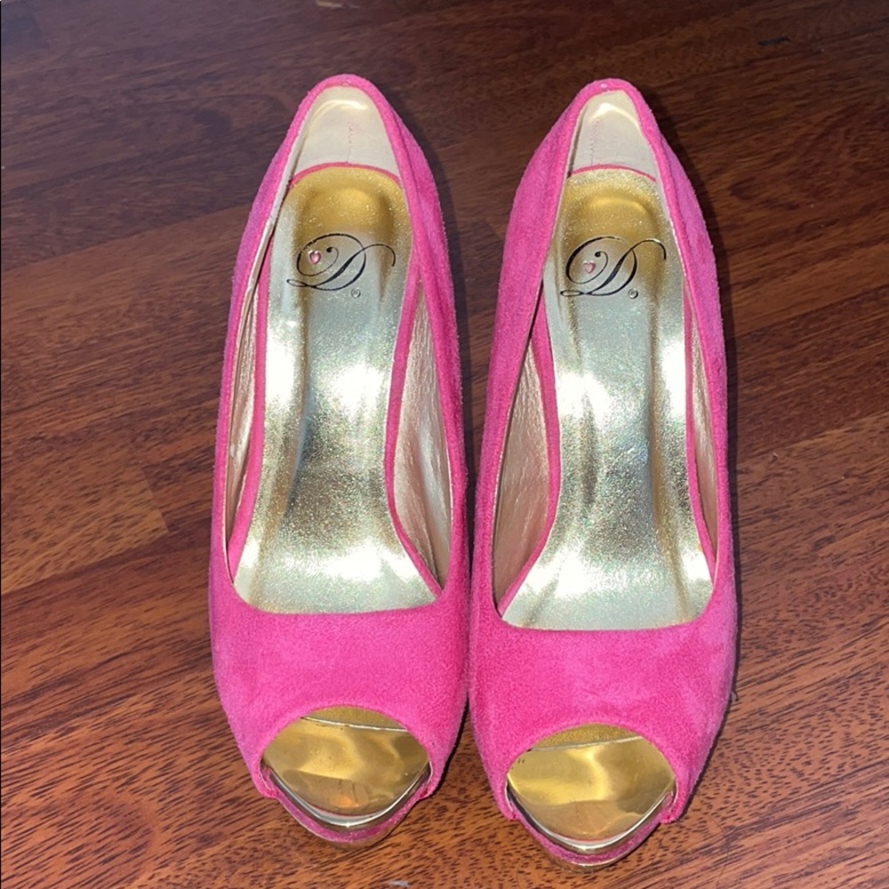 pink and gold women’s heels size 6
